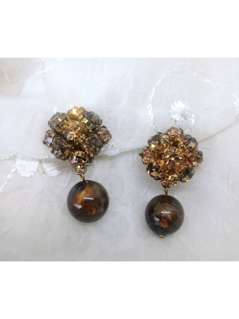 Vintage Gold tone Brown Rhinestones Brown Bead Dangle Clip on Earrings, unmarked